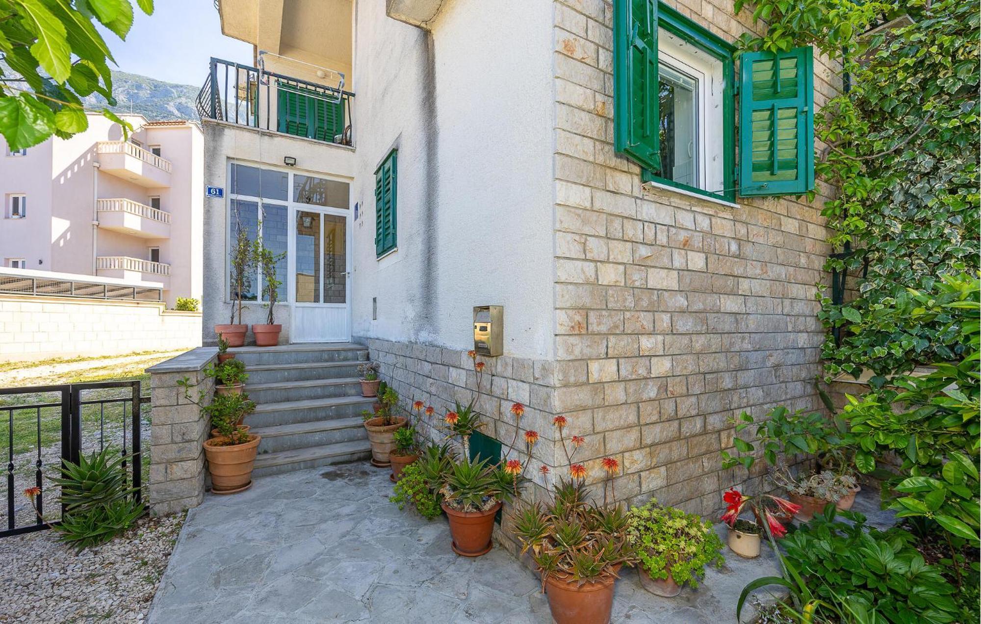 Beautiful Home In Makarska With Kitchen Buitenkant foto